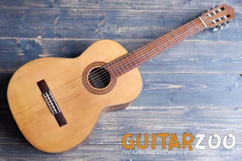 Suzuki No70 Classical Guitar